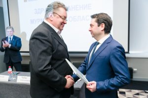 Губернатор Андрей Чибис наградил медиков, спасших жизнь 11-летнего ребенка в Кандалакше