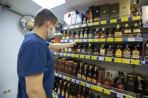 В магазинах Мурманской области запретят продажу алкоголя в День молодежи